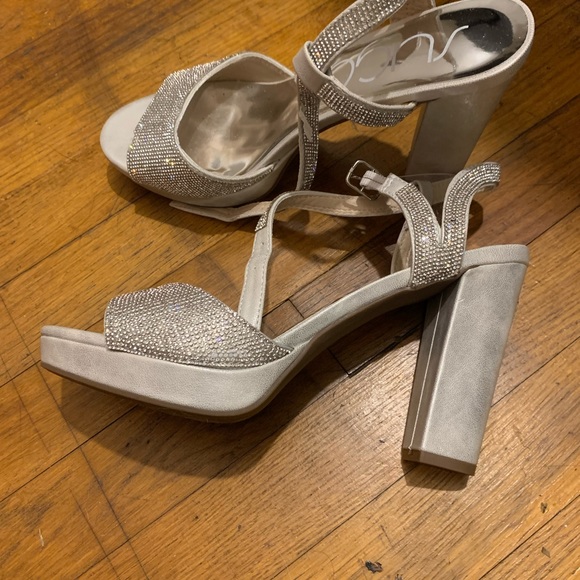 Holiday Heels SUGAR Priscilla NWB holiday Christmas wedding sexy  heels silver - Picture 2 of 9